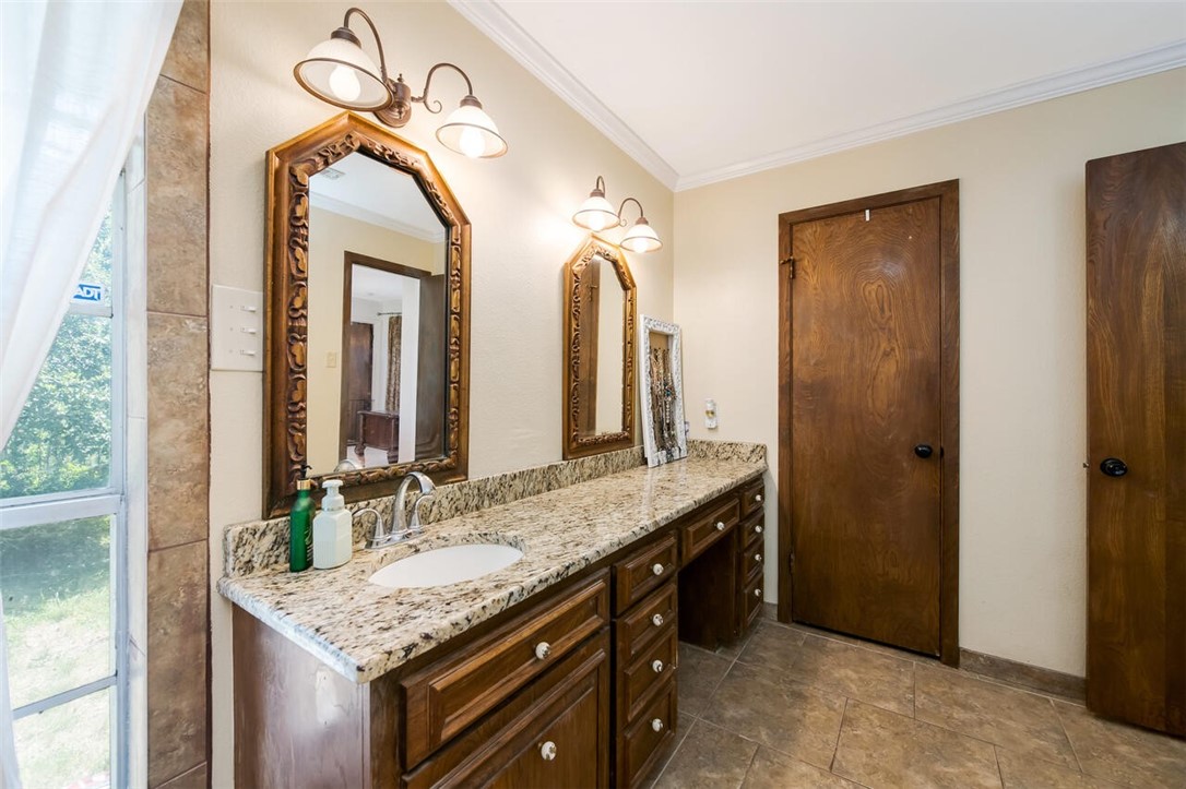 8101 Forest Ridge Drive, Woodway, Texas image 32