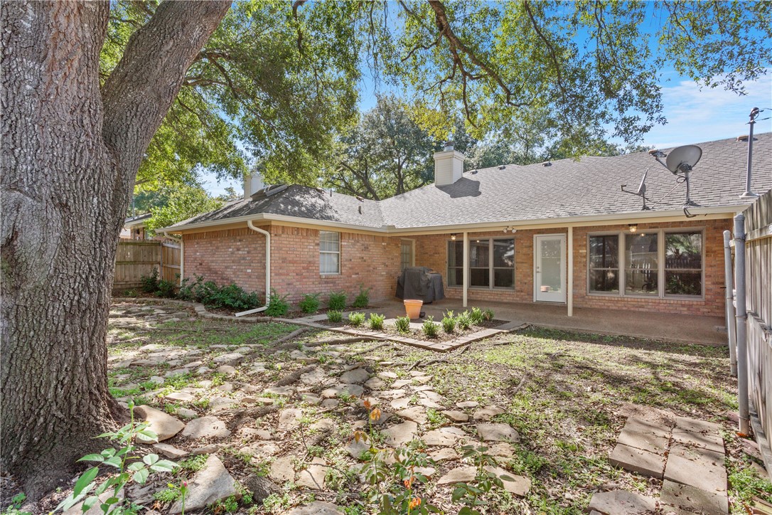 415 Meadow Mountain Drive, Woodway, Texas image 33