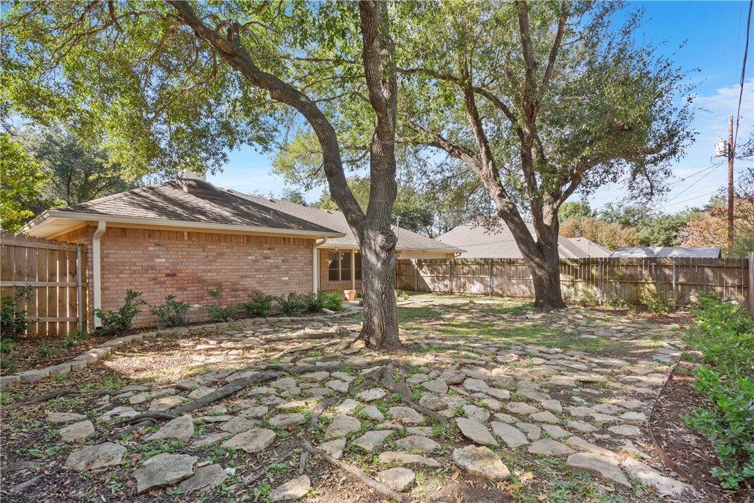 415 Meadow Mountain Drive, Woodway, Texas image 36