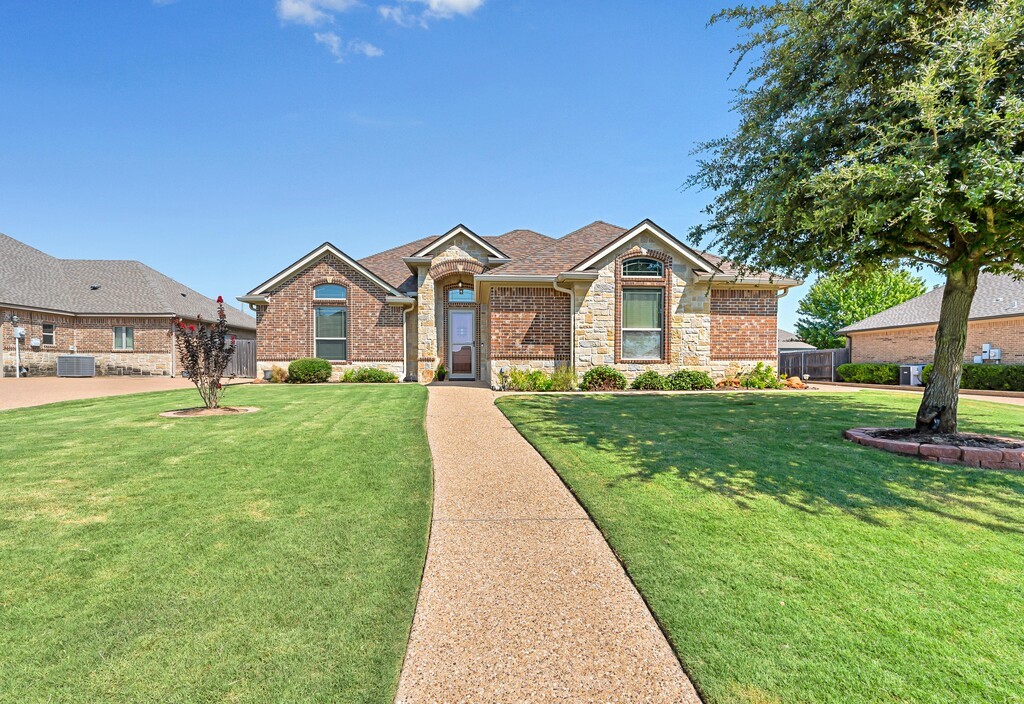 121 Emmalyn Drive, Hewitt, Texas image 1