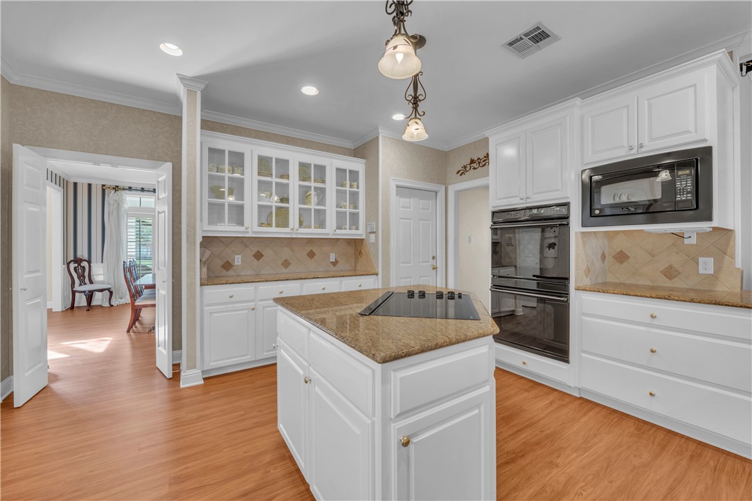 2034 Oak Glen Drive, McGregor, Texas image 10