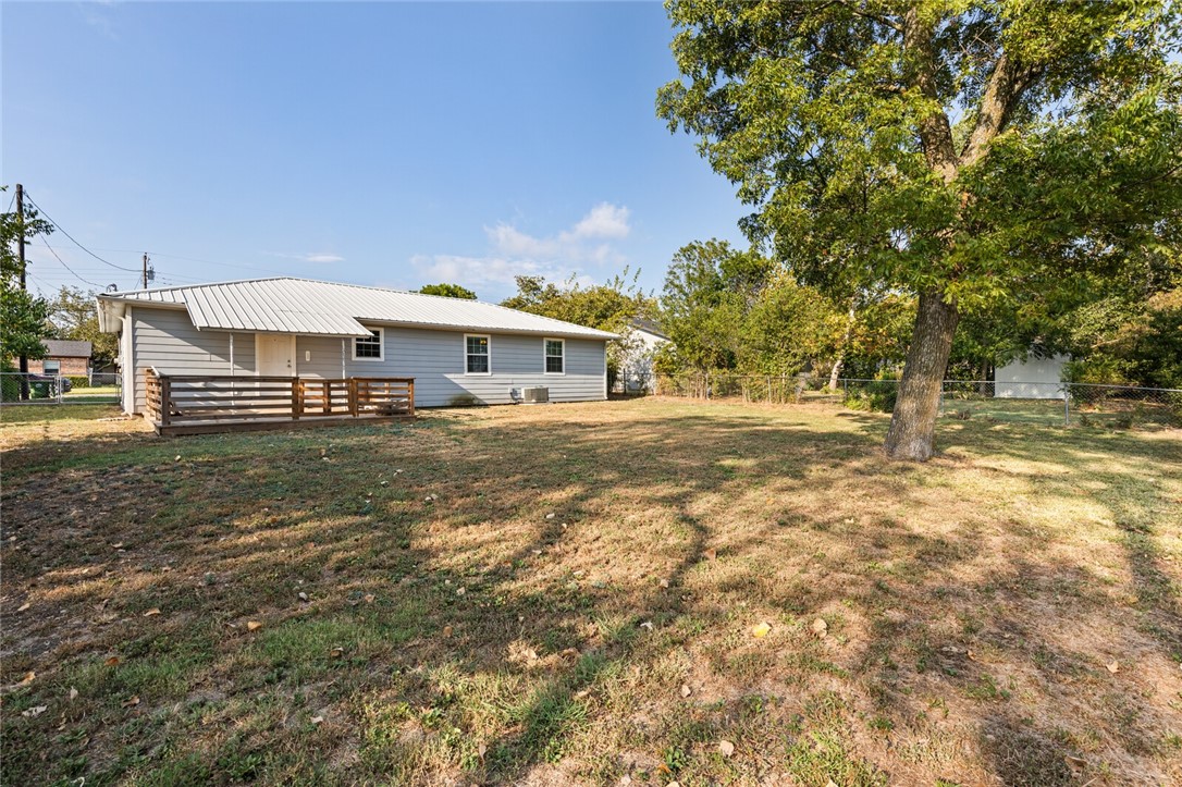 609 E Pine Street, West, Texas image 7