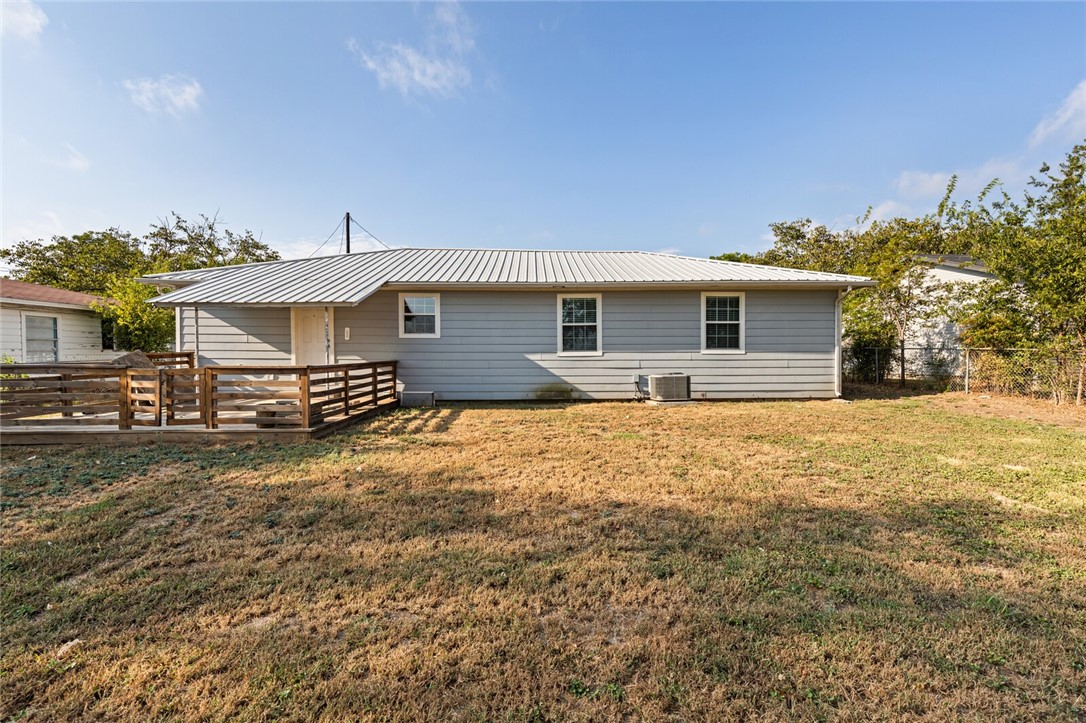 609 E Pine Street, West, Texas image 8