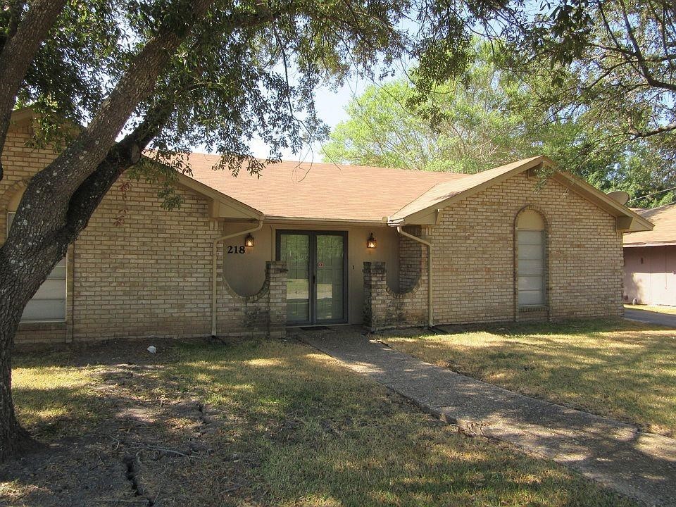 218 Lawndale Drive, Marlin, Texas image 1