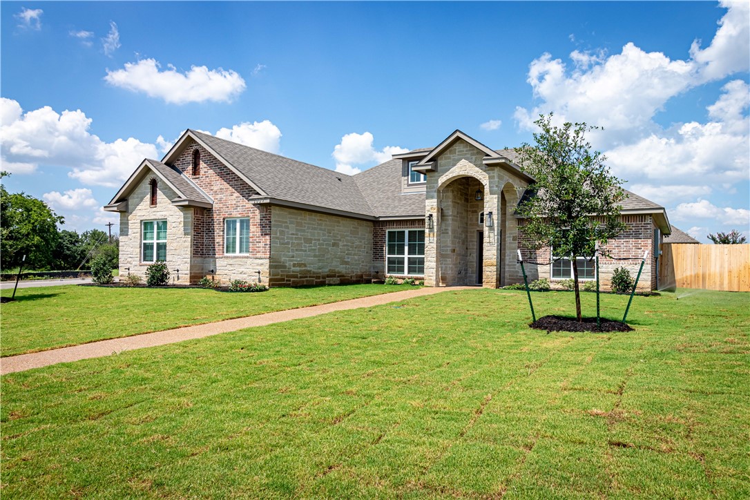 1037 Queen Elizabeth Drive, McGregor, Texas image 4