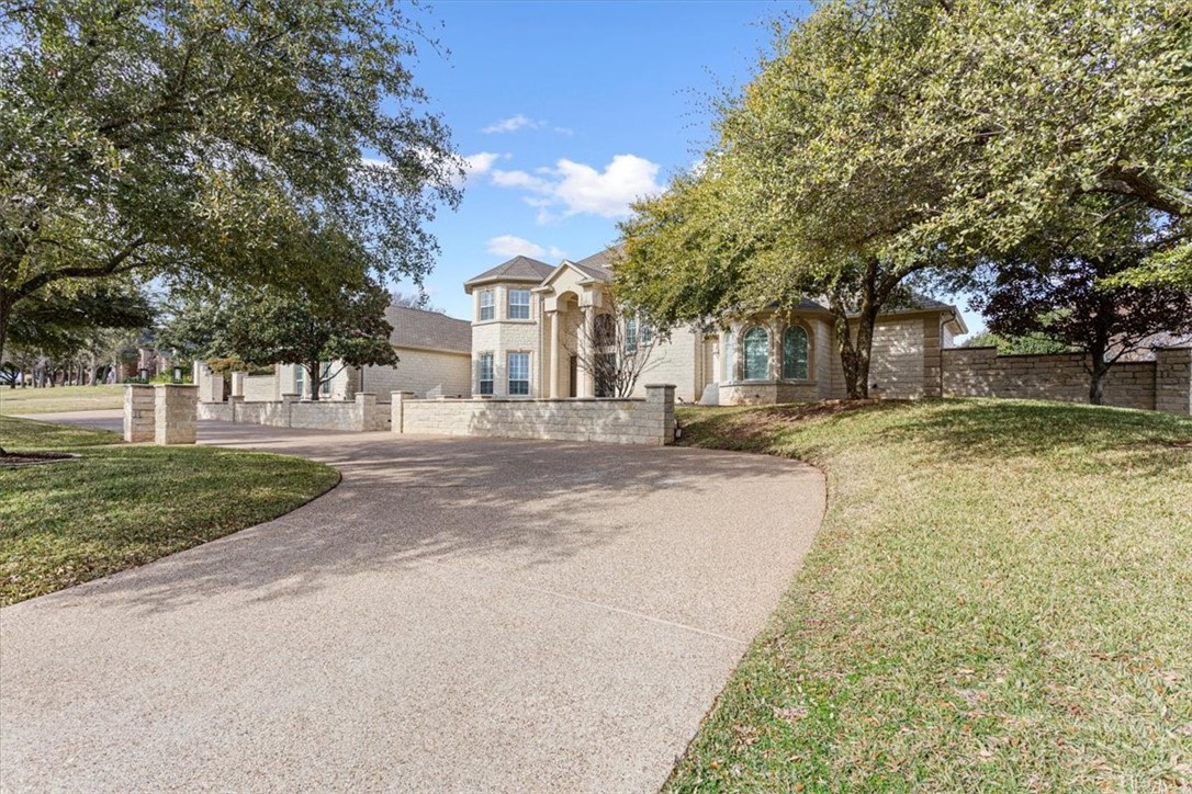 2011 Pebble Brook Circle, McGregor, Texas image 8