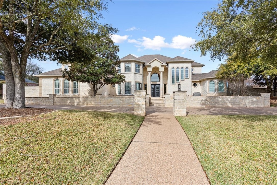 2011 Pebble Brook Circle, McGregor, Texas image 7