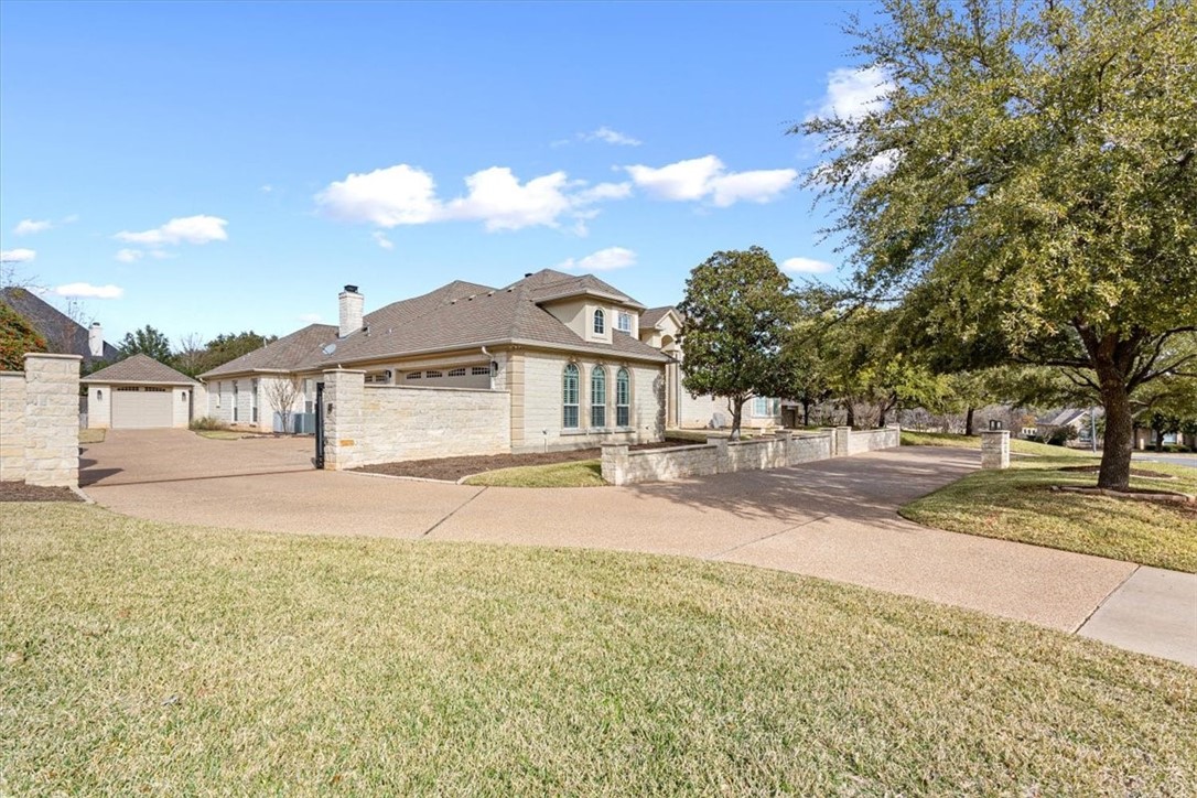 2011 Pebble Brook Circle, McGregor, Texas image 6