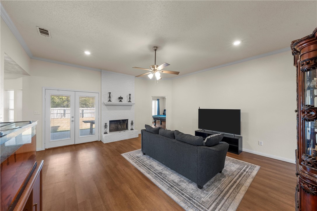156 Topaz Circle, Hewitt, Texas image 3