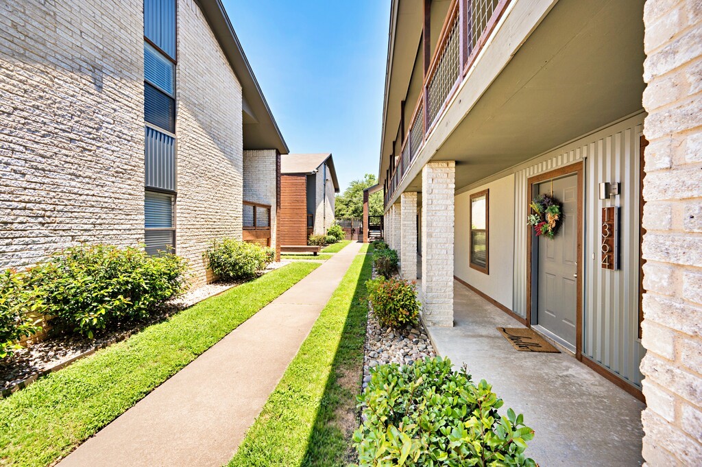 1342 S 12th Street, Waco, Texas image 2