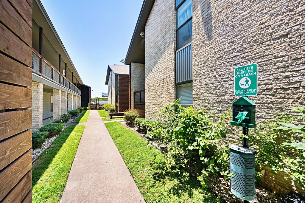 1342 S 12th Street, Waco, Texas image 3