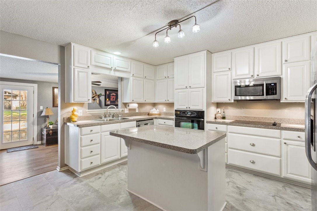 202 Thompson Circle, Lorena, Texas image 6