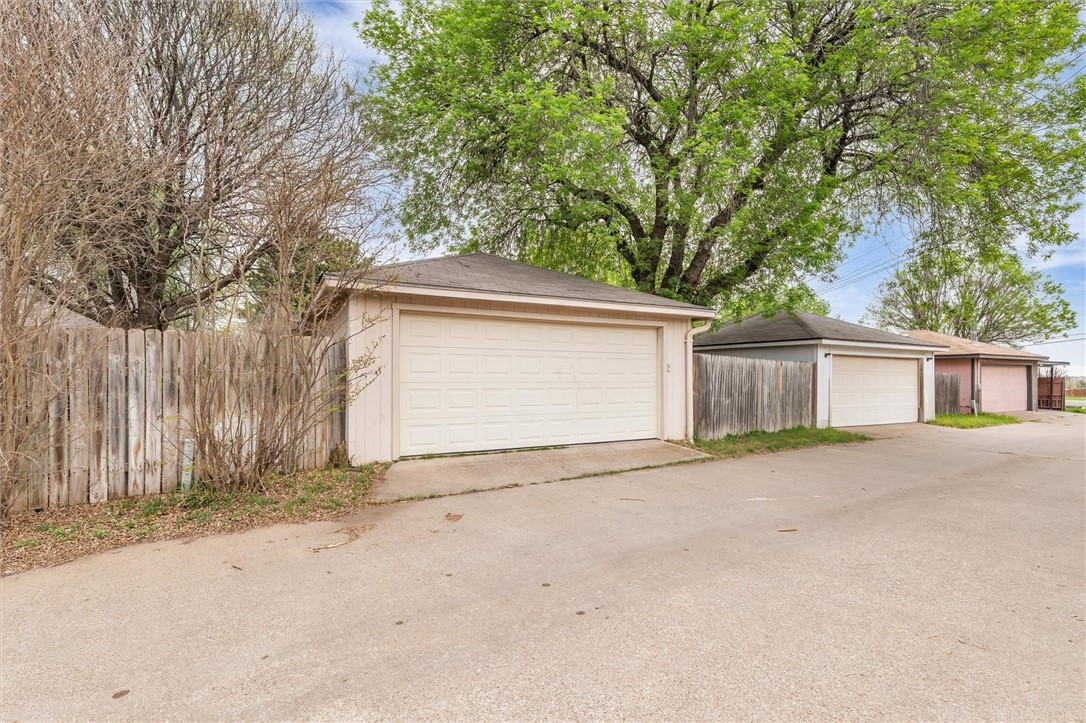 1415 Chapel Downs Road, Woodway, Texas image 27