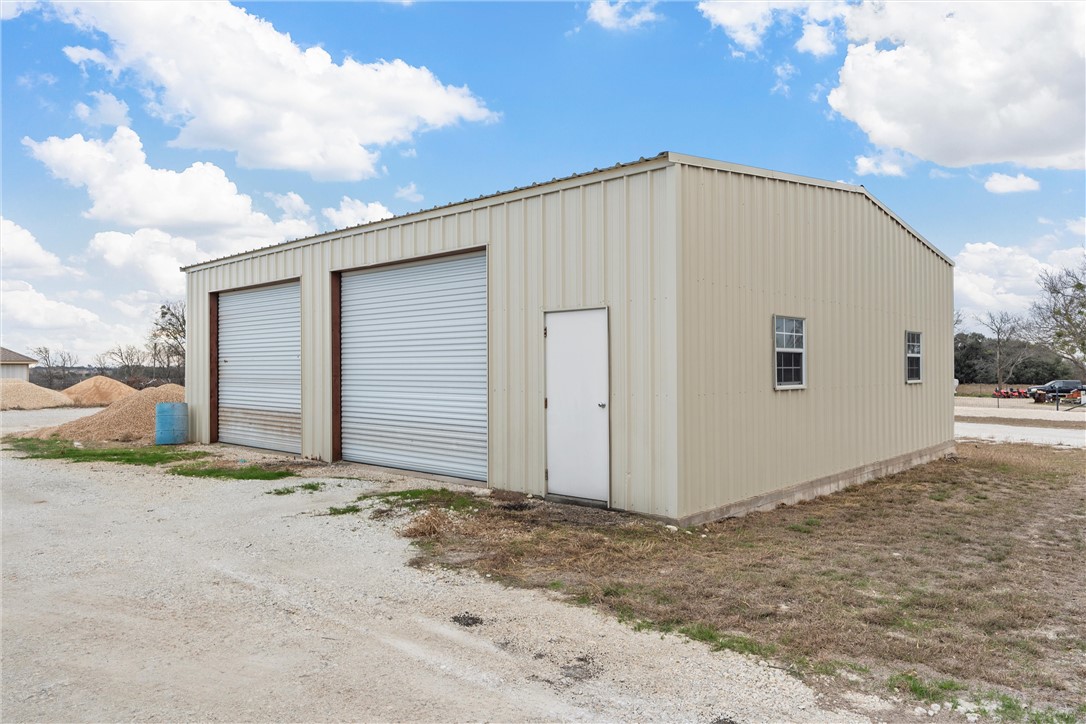 9072 N Lone Star Parkway, Crawford, Texas image 4