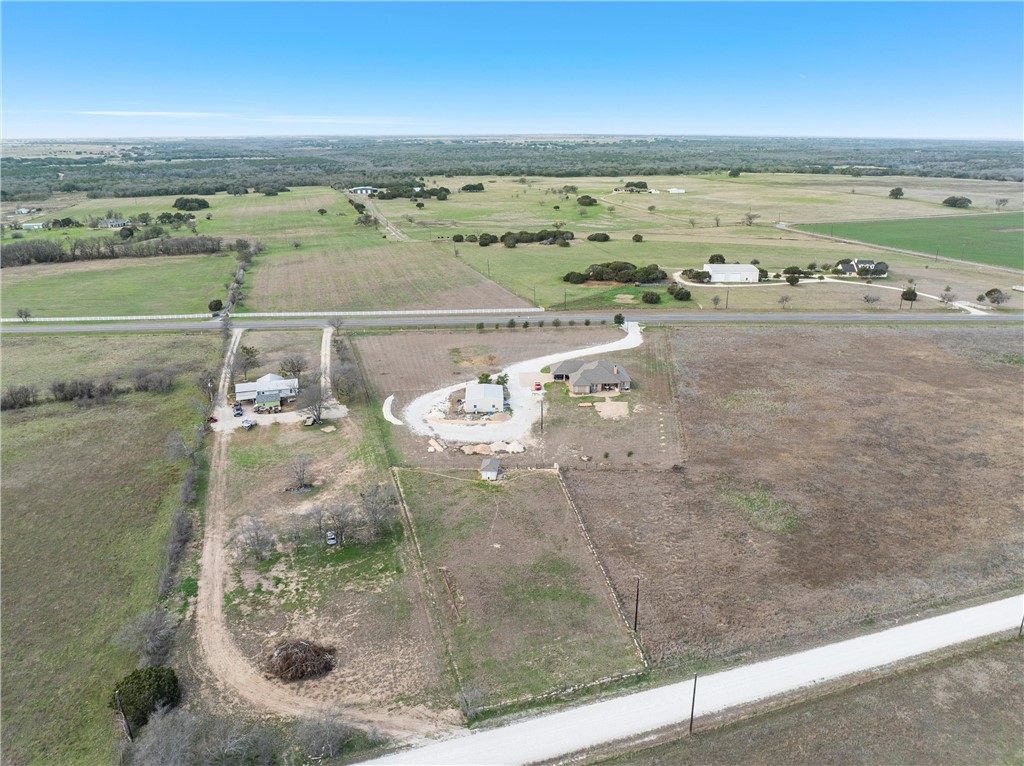 9072 N Lone Star Parkway, Crawford, Texas image 28