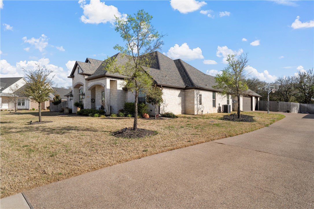 308 Wycliff Drive, China Spring, Texas image 2
