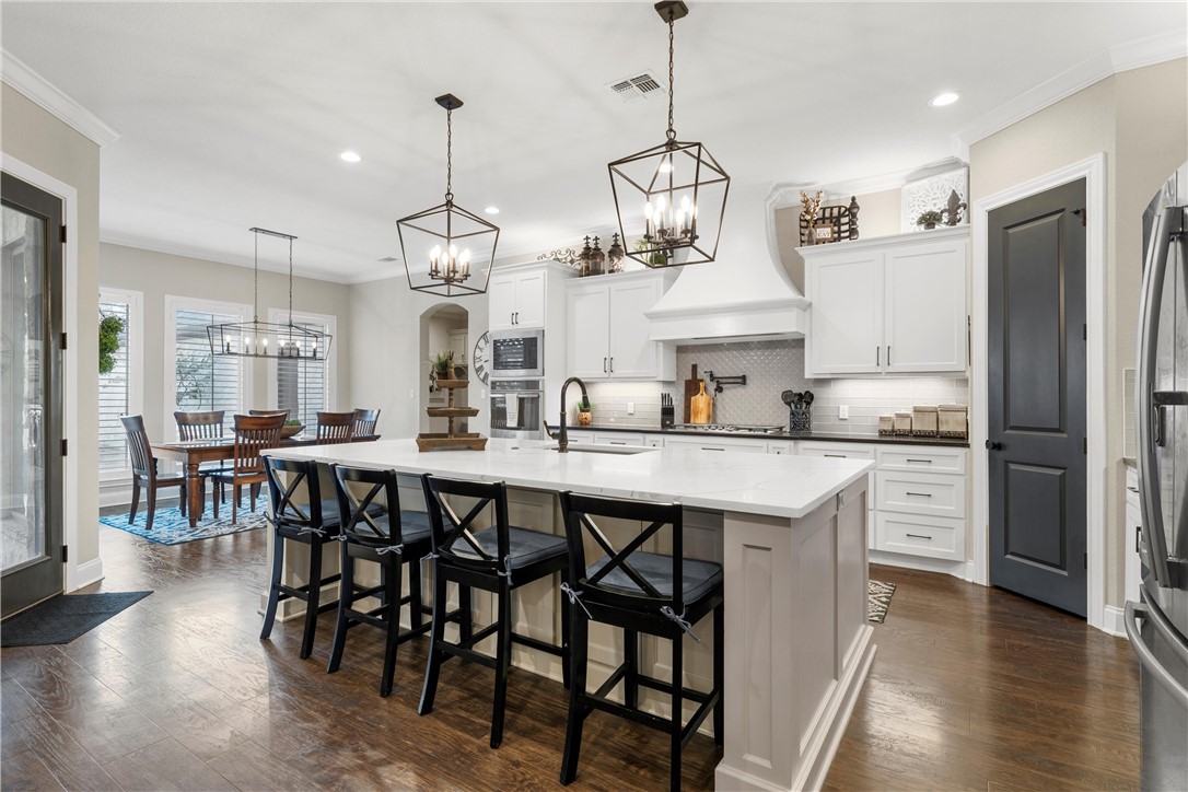 308 Wycliff Drive, China Spring, Texas image 6
