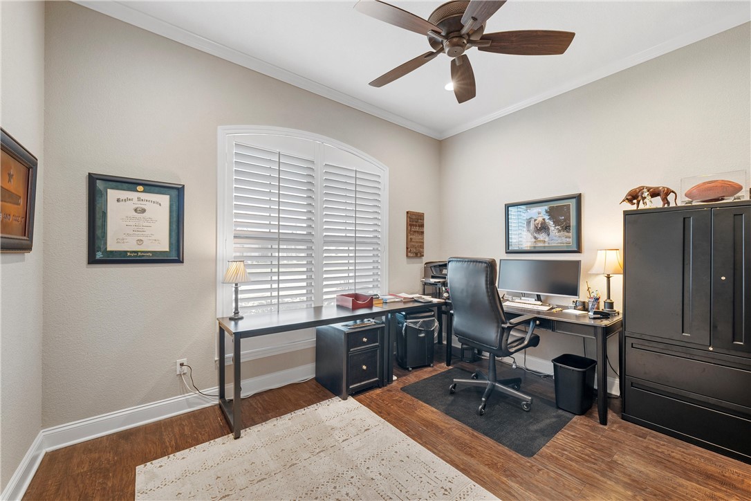 308 Wycliff Drive, China Spring, Texas image 21