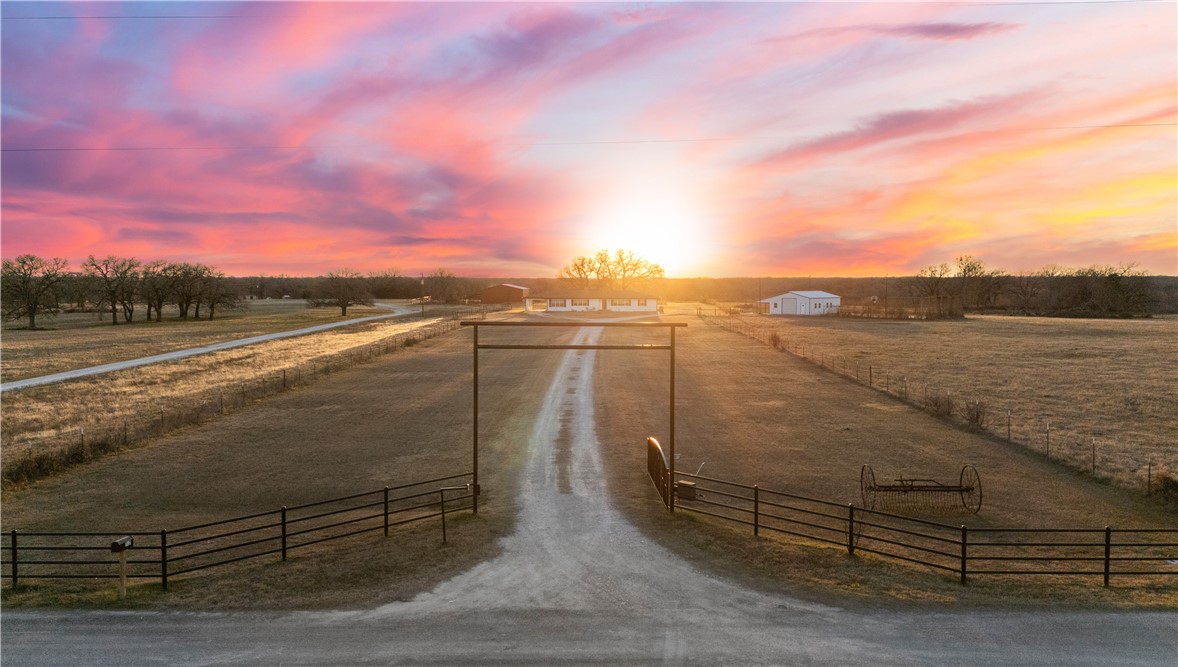 717 Oak Knoll Lane, Elm Mott, Texas image 9