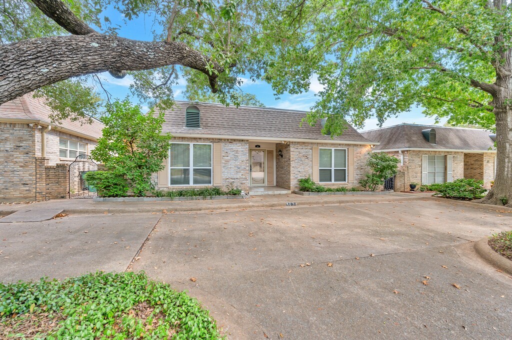 307 N Ave M, Clifton, Texas image 1