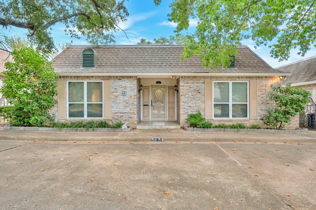 307 N Ave M, Clifton, Texas image 2