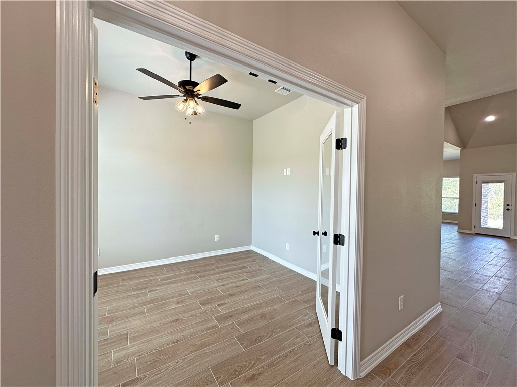 135 Lasso Loop, Lorena, Texas image 4