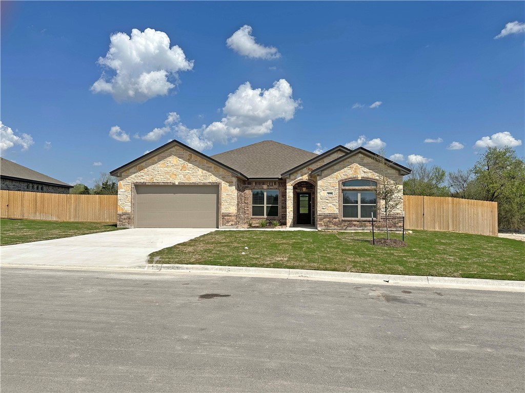 135 Lasso Loop, Lorena, Texas image 1