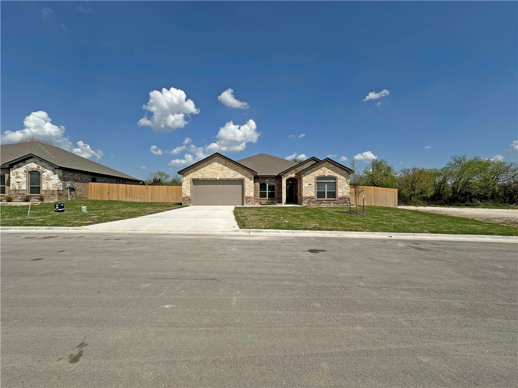 135 Lasso Loop, Lorena, Texas image 2