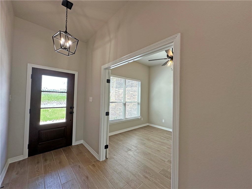135 Lasso Loop, Lorena, Texas image 5