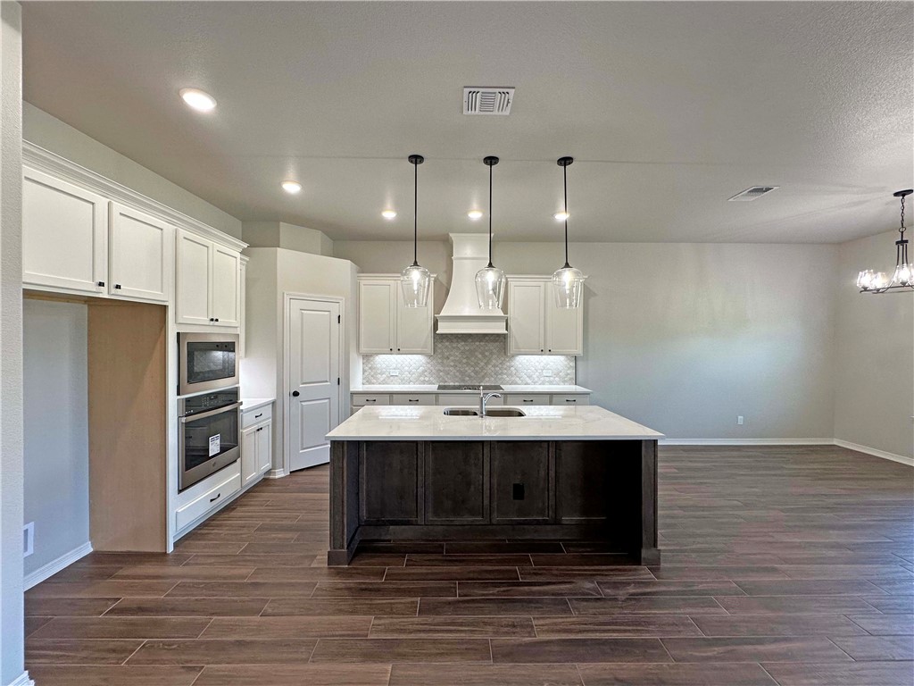 137 Lasso Loop, Lorena, Texas image 7