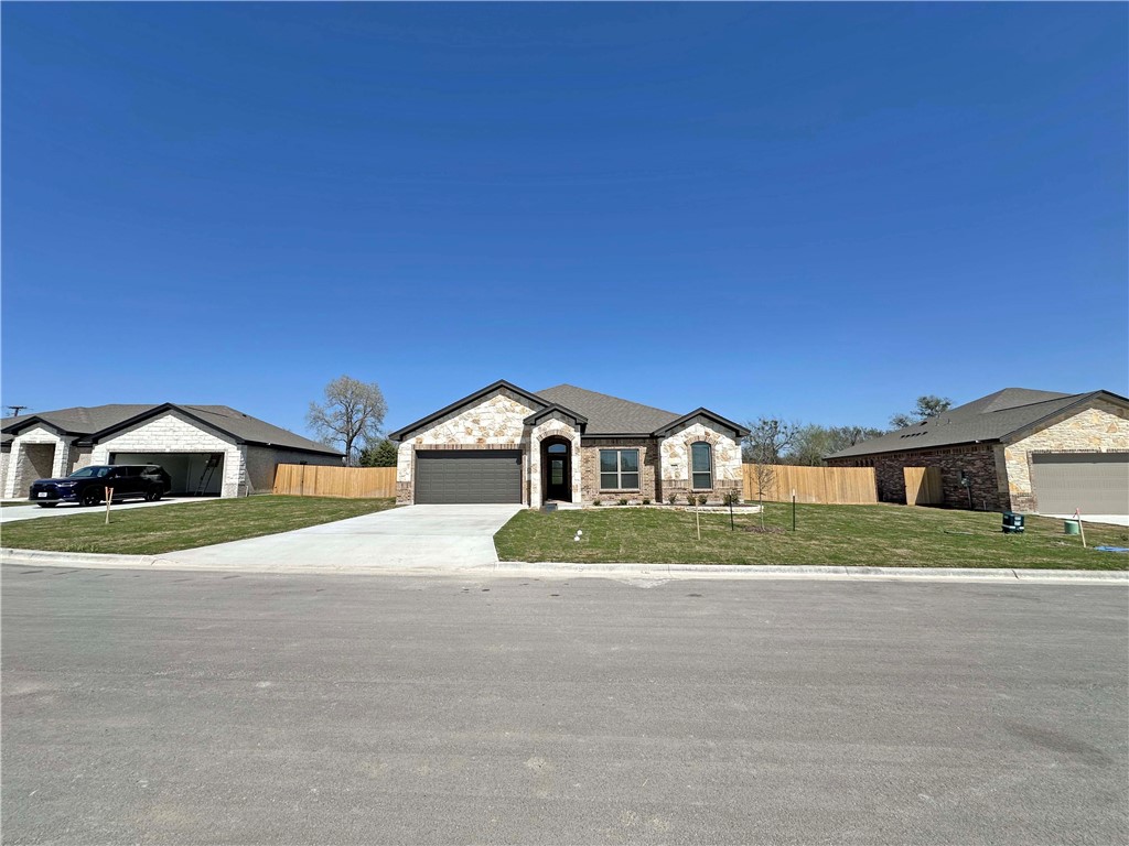 137 Lasso Loop, Lorena, Texas image 1