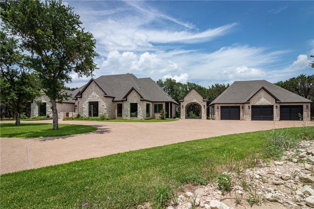 1136 Queen Elizabeth Drive, McGregor, Texas image 5