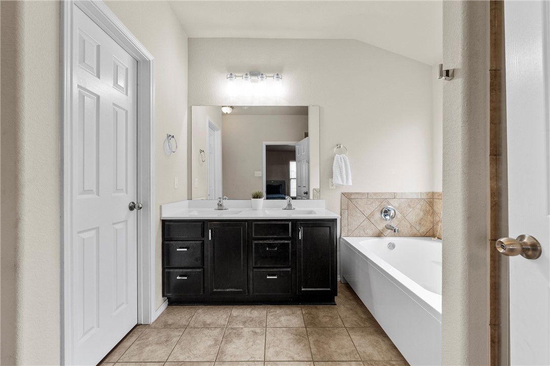 2705 Gilchrist Drive, Lorena, Texas image 23