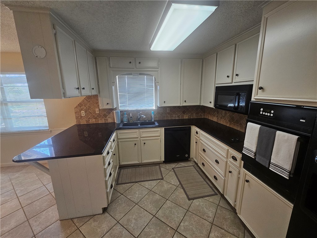429 Lindenwood Lane, Hewitt, Texas image 6