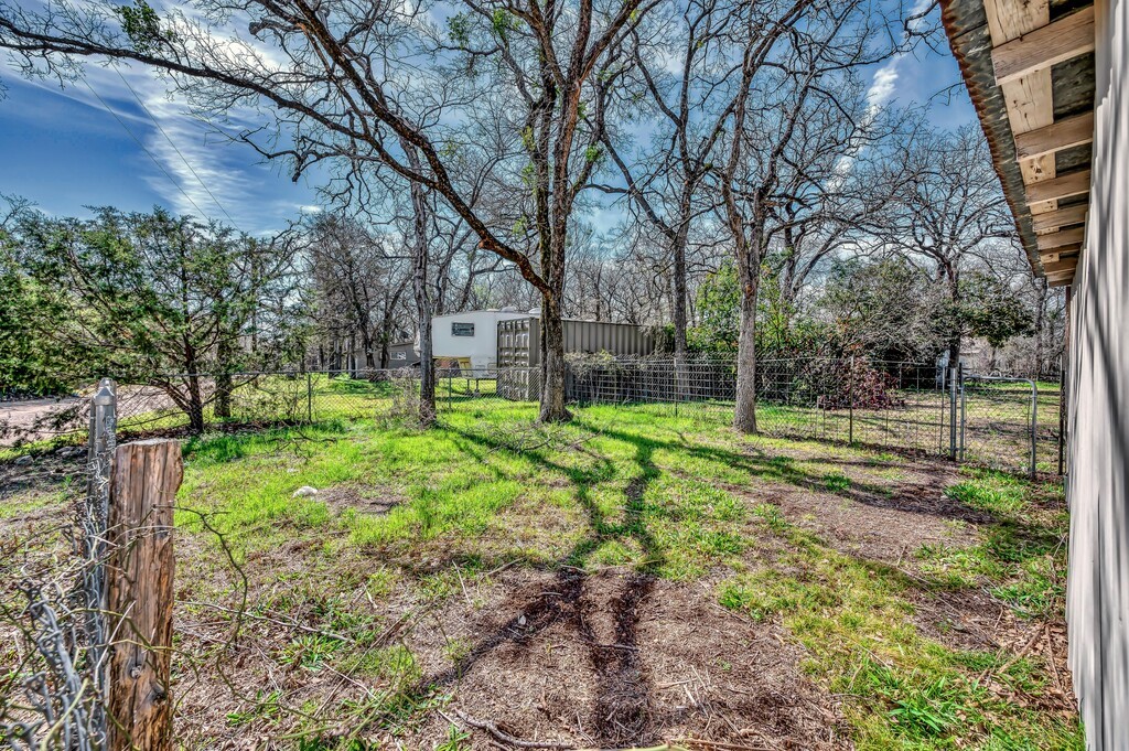 122 Teeling Trail, Whitney, Texas image 4