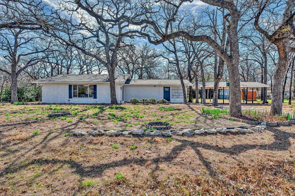 122 Teeling Trail, Whitney, Texas image 1