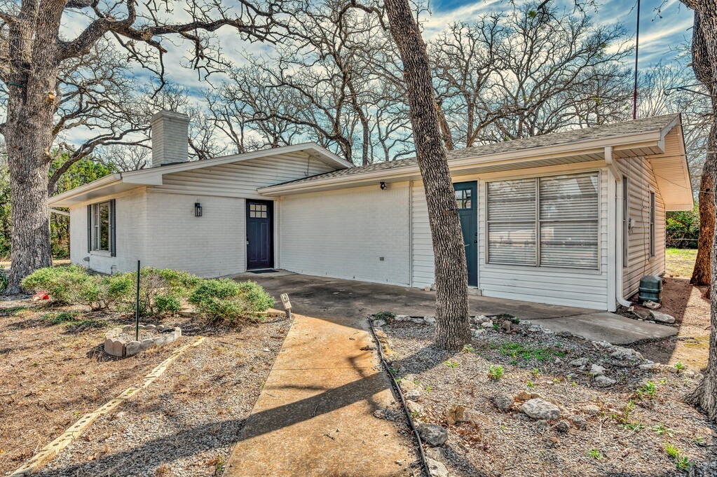 122 Teeling Trail, Whitney, Texas image 2