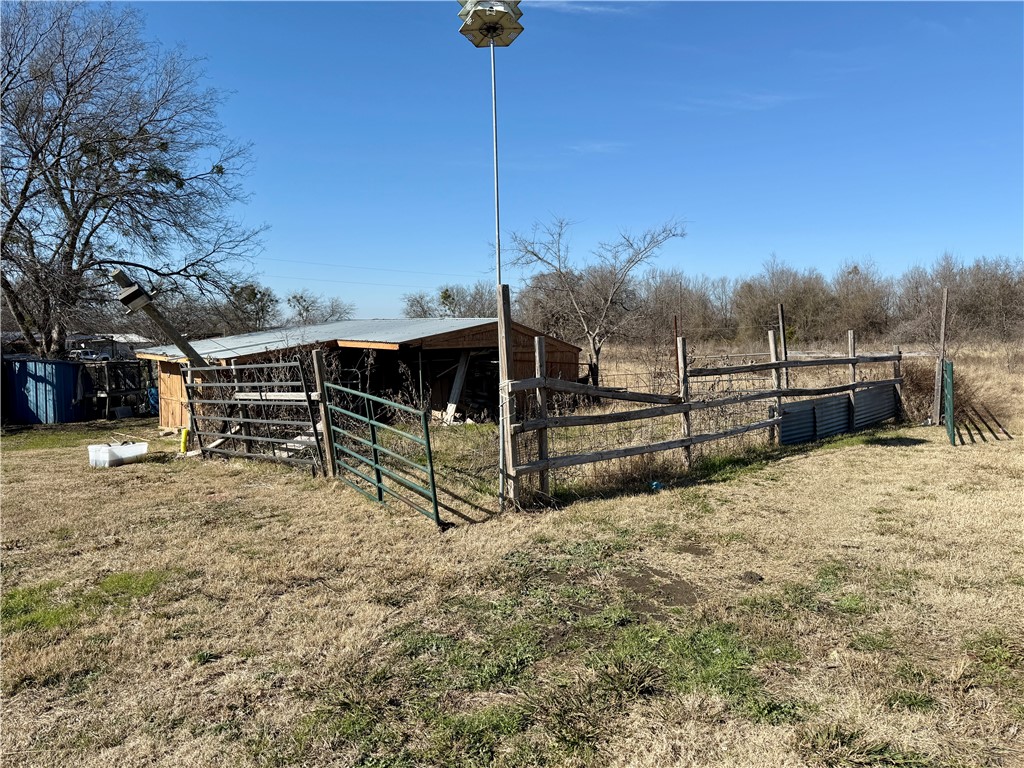 537 Hcr 1221, Blum, Texas image 15