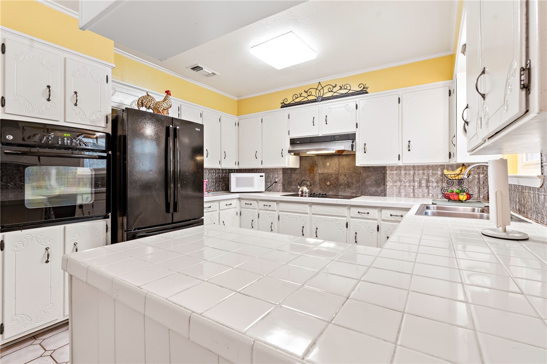 1187 Ross Road, Elm Mott, Texas image 9