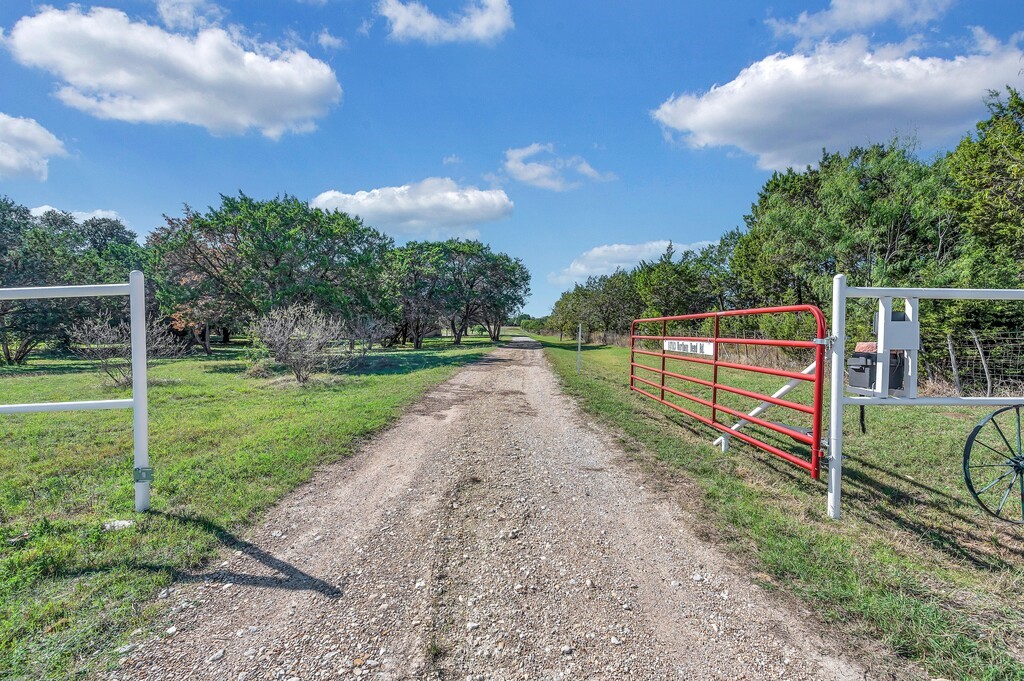 14703 Wortham Bend Road, China Spring, Texas image 2