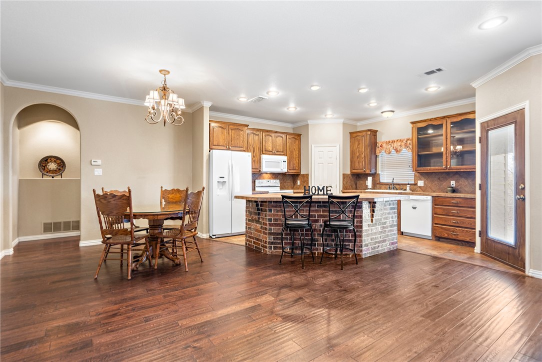 609 N Harrison Street, West, Texas image 16