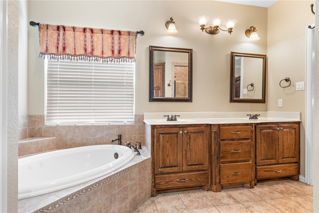 609 N Harrison Street, West, Texas image 25