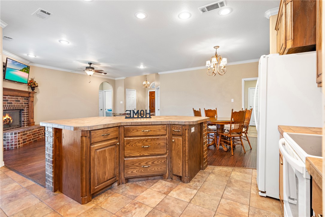 609 N Harrison Street, West, Texas image 19