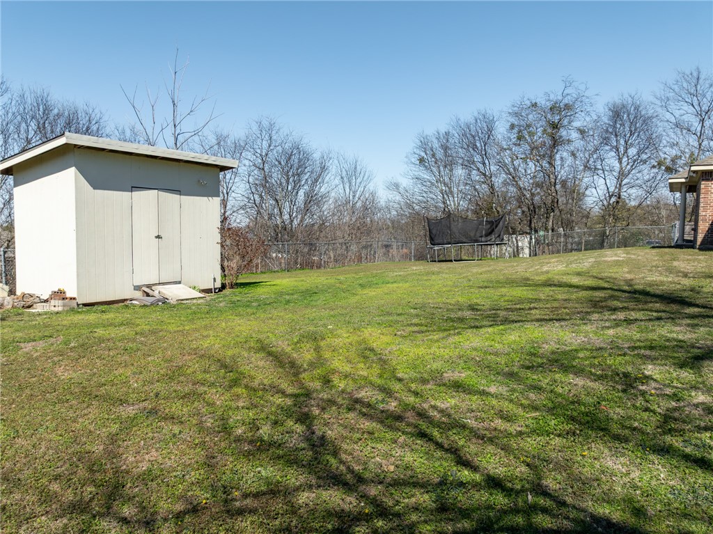 609 N Harrison Street, West, Texas image 7