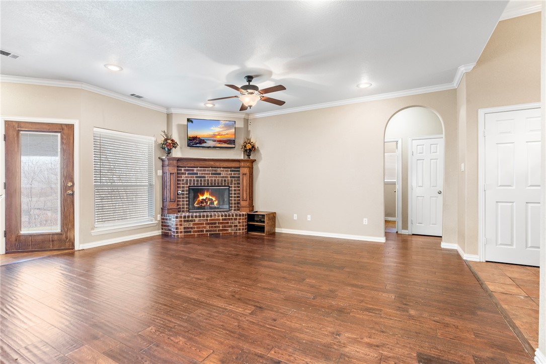 609 N Harrison Street, West, Texas image 15