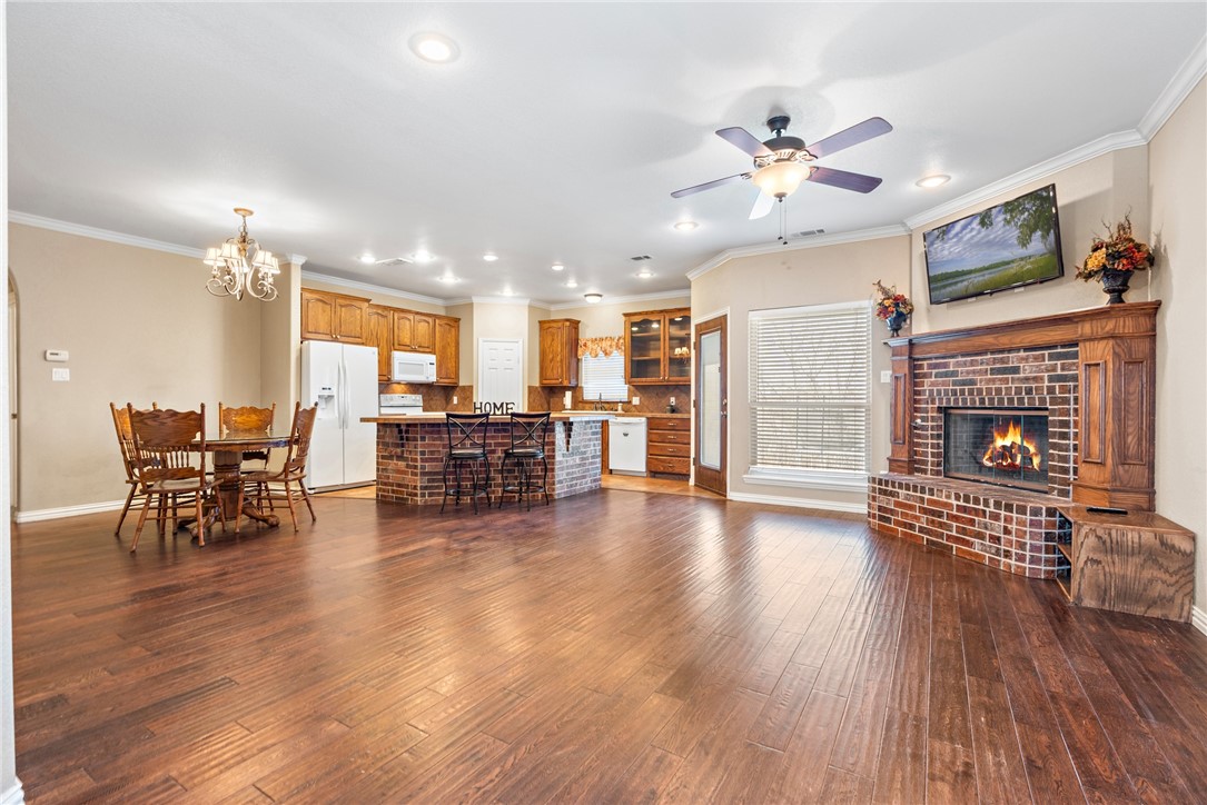 609 N Harrison Street, West, Texas image 13