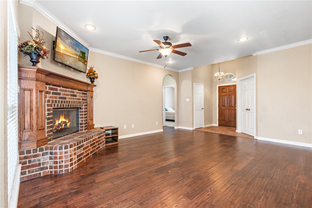 609 N Harrison Street, West, Texas image 14