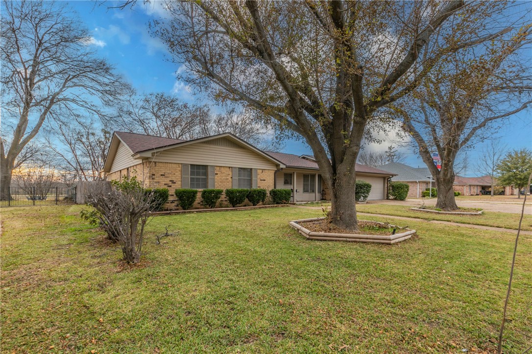 9413 Village Lake Circle, Waco, Texas image 2