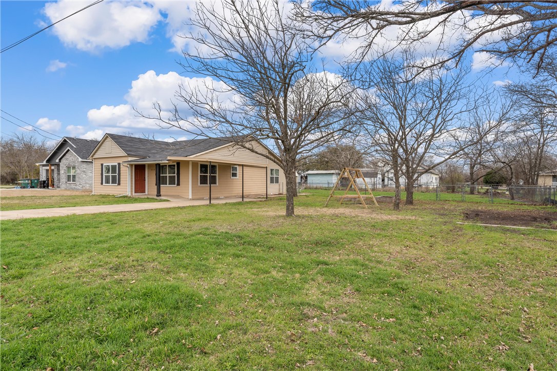 608 Hayes Street, McGregor, Texas image 2