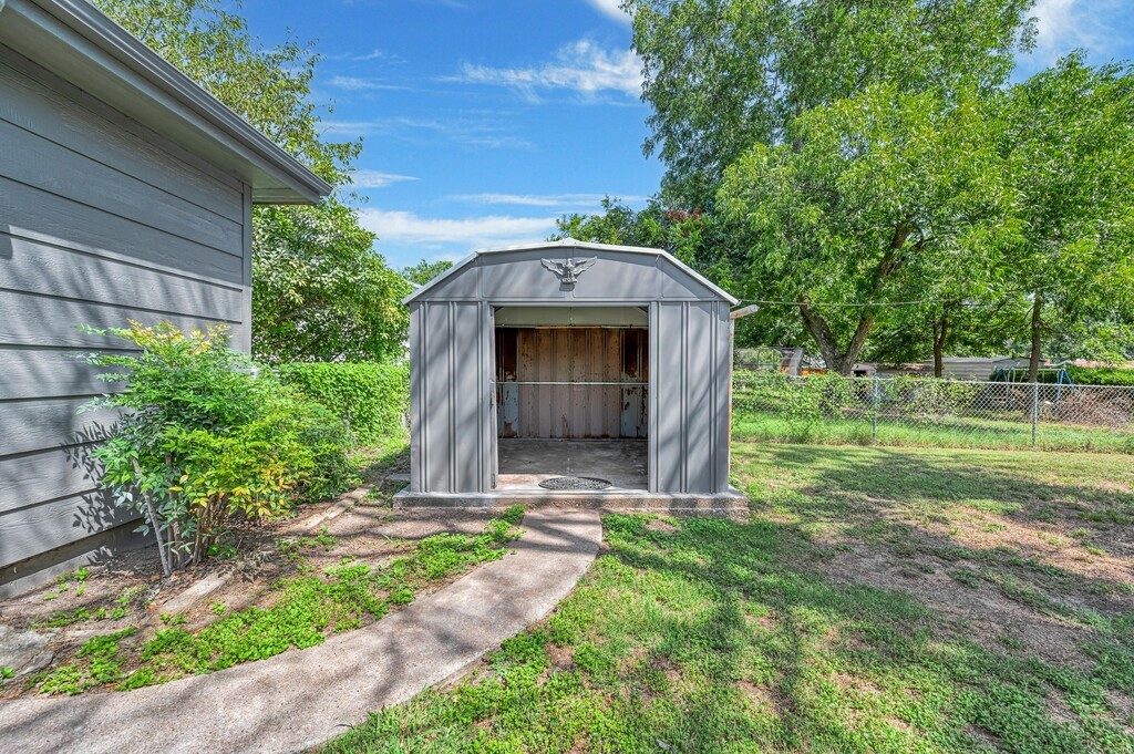 103 N Ave P, Clifton, Texas image 29